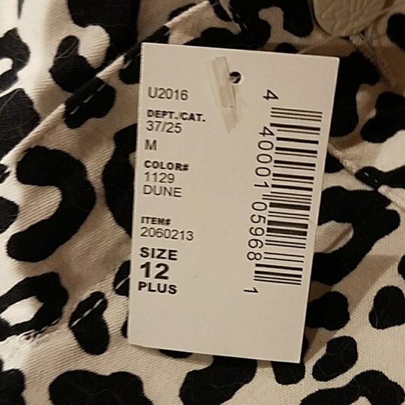 Shorts - Picture 3 of 3